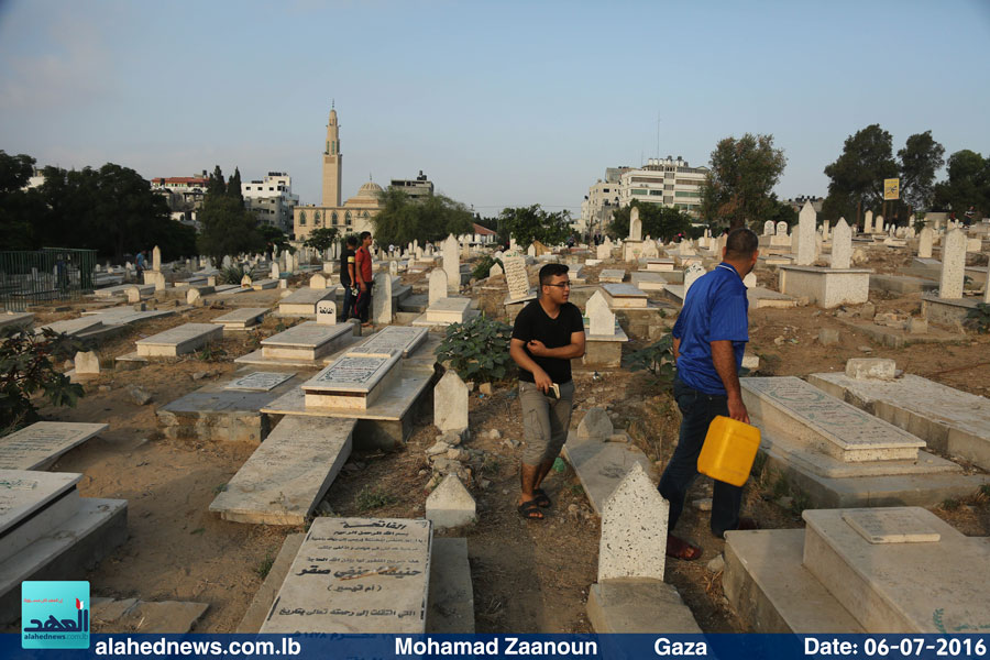 زيارة الشهداء في غزة - عيد الفطر - 06-07-2016